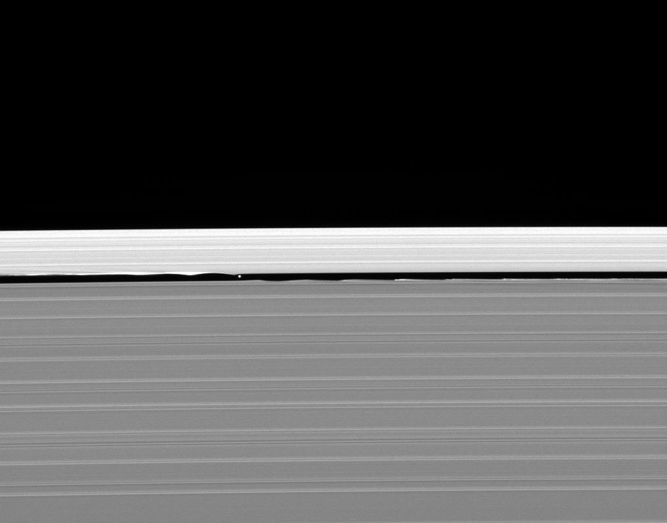 Daphnis, Saturn's wavemaker moon